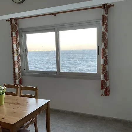 Apartamento En Primera Línea - *